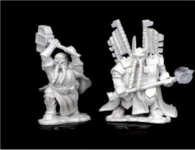 UNPAINTED MINIS: PALADIN DWARF MALE