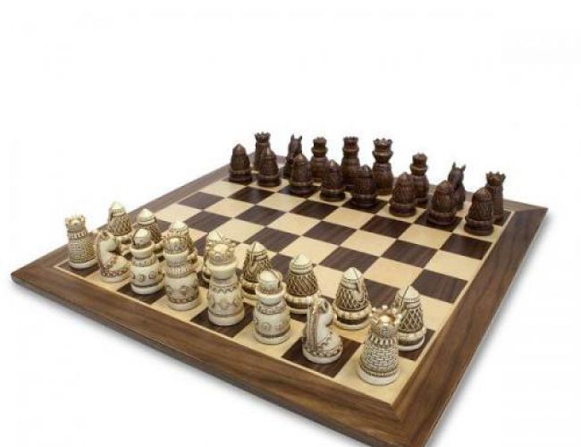 CHESS 15 INCH MEDIEVAL CHESS